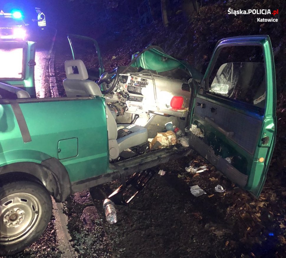 Wpadł w poślizg i uderzył w nadjeżdżający z przeciwka samochód. Miał przy sobie narkotyki