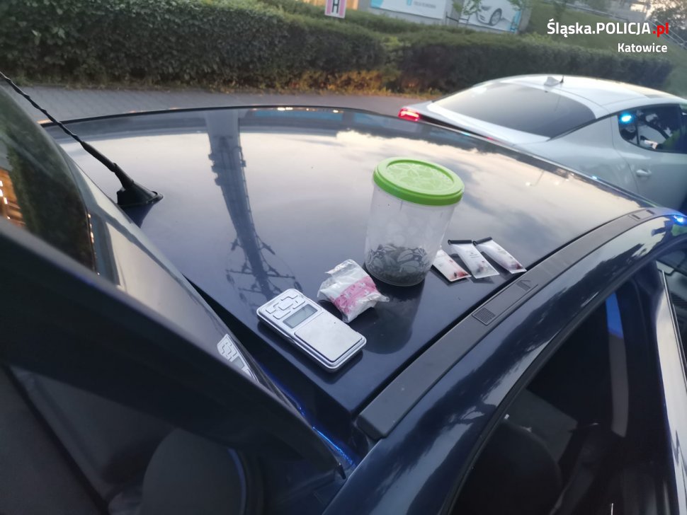 Nie zatrzymali się do kontroli. Zostali zatrzymani po pościgu i mieli przy sobie narkotyki