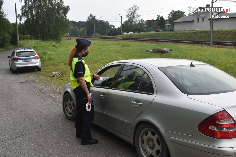 "Zapory życia" katowiccy policjanci i Straż Ochrony Kolei przeprowadzili wspólną akcję