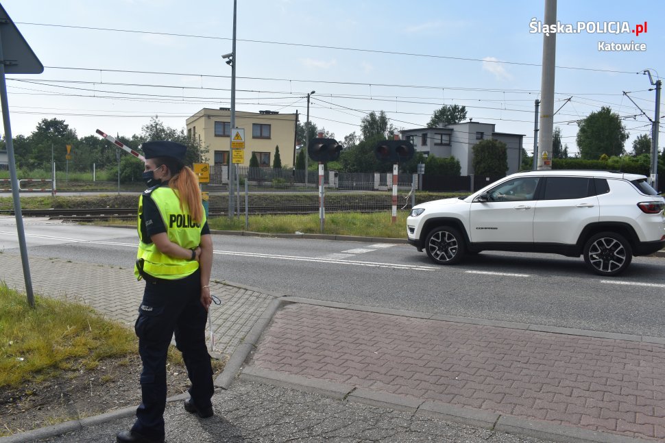 "Zapory życia" katowiccy policjanci i Straż Ochrony Kolei przeprowadzili wspólną akcję