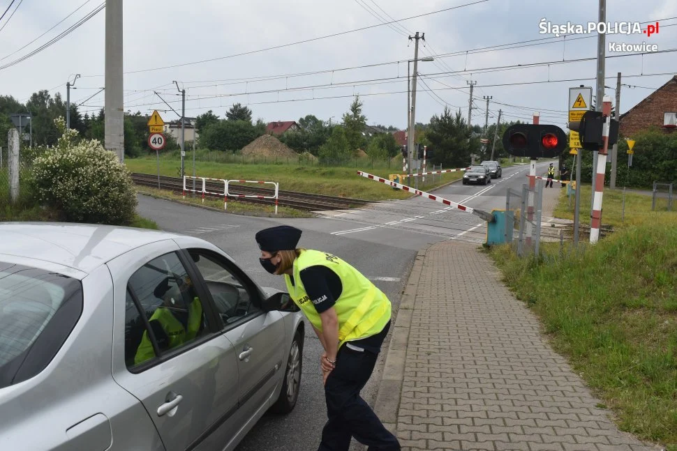 "Zapory życia" katowiccy policjanci i Straż Ochrony Kolei przeprowadzili wspólną akcję