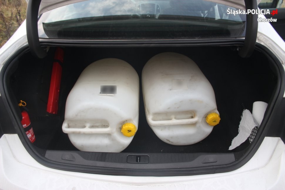 Uciekał przed policyjnym pościgiem. To jednak nie wszystko, mężczyzna usłyszał 65 zarzutów