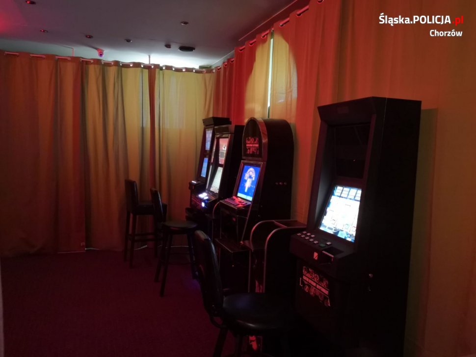 Chorzowscy policjanci zarekwirowali kolejne nielegalne automaty do gier hazardowych