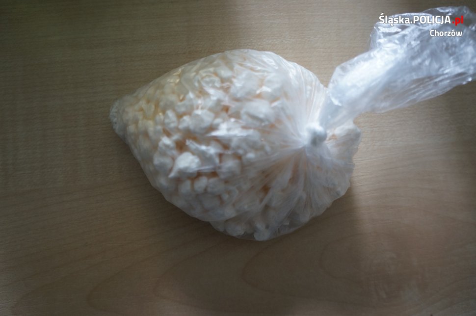 Chorzowscy policjanci zatrzymali 21-latkę, która w mieszkaniu miała narkotyki