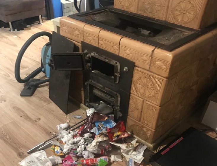 25-latek amfetaminę i marihuanę ukrywał w...piecu kaflowym