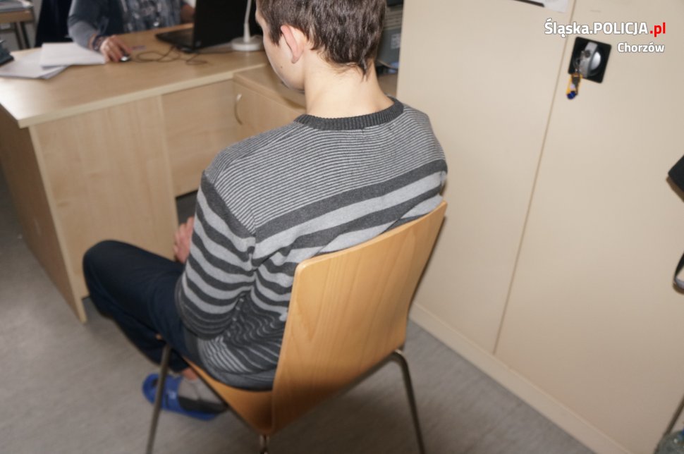 20-latek zdewastował autobus, usiłował dokonać kradzieży i zastraszał świadka zdarzenia