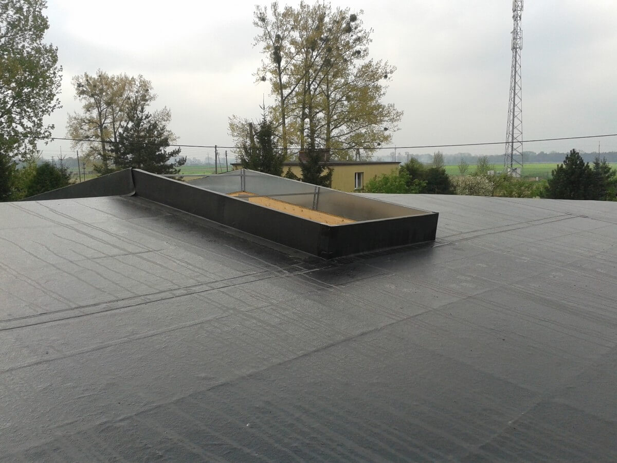 Remont dachu płaskiego - kiedy najlepiej robić?