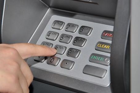 Świętochłowiccy policjanci zatrzymali sprawcę uszkodzenia bankomatu