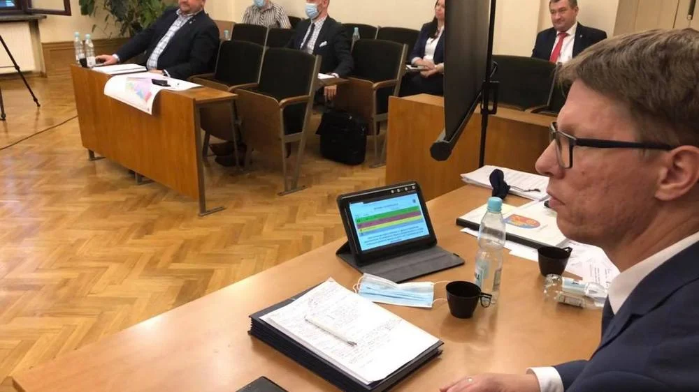 Daniel Beger uzyskał absolutorium stosunkiem głosów: 11 za, 10 przeciw