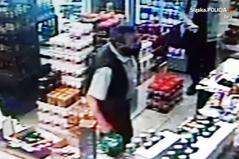 Ten mężczyzna podejrzany jest o przywłaszczenie karty płatniczej. Rozpoznajesz go?