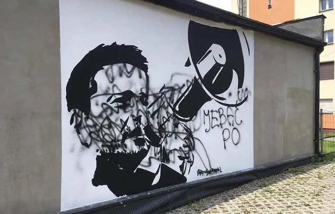 Mural z wizerunkiem Rafała Trzaskowskiego został zdewastowany