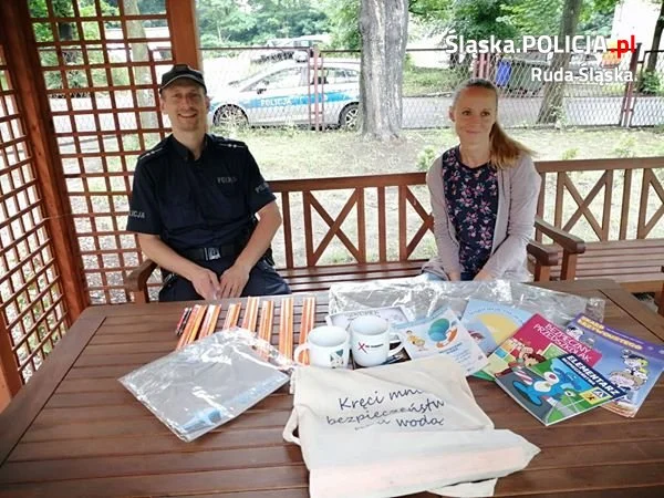 "Kręci mnie bezpieczeństwo..." rudzcy dzielnicowi rozpoczęli wakacyjne spotkania
