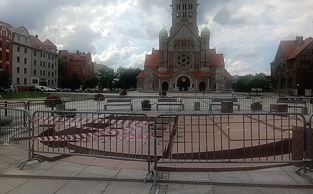 Rozpoczęły się ciepłe dni, a rudzkie fontanny nadal nie są uruchomione. Sprawdzamy czemu!