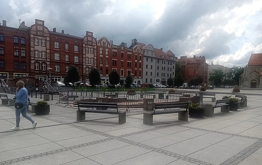 Rozpoczęły się ciepłe dni, a rudzkie fontanny nadal nie są uruchomione. Sprawdzamy czemu!