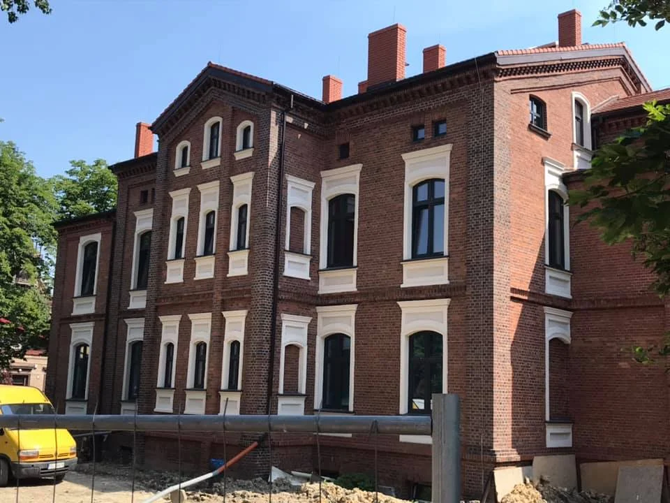 Trwa remont zabytkowej kamienicy na rogu ul. Niedurnego i Hallera w Nowym Bytomiu