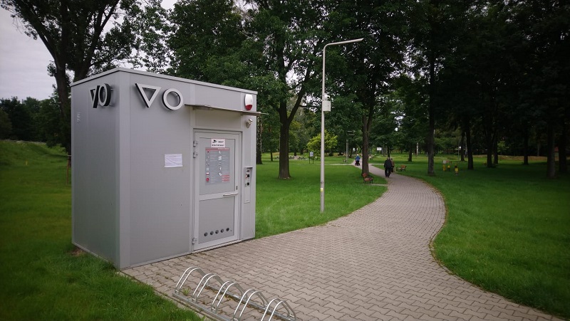 Sprawcą zniszczenia w parkowej toalecie... 15-latek!