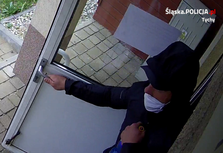 Wiesz coś na temat zdarzenia lub rozpoznajesz mężczyznę ze zdjęć?