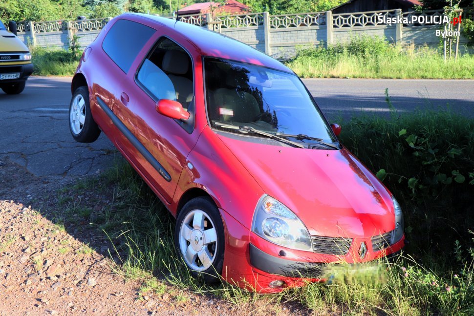 Pijana 55-latka wjechała do rowu. Wynik badania wskazał ponad promil alkoholu!