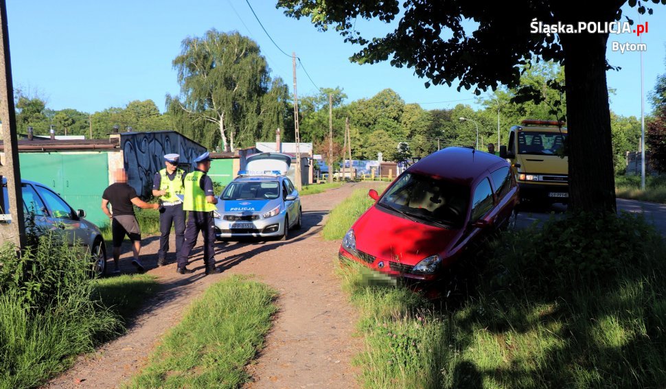 Pijana 55-latka wjechała do rowu. Wynik badania wskazał ponad promil alkoholu!