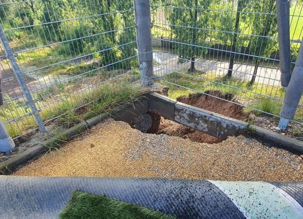 Obsunęła się skarpa wadliwie wykonanego boiska przy ul. Piłkarskiej