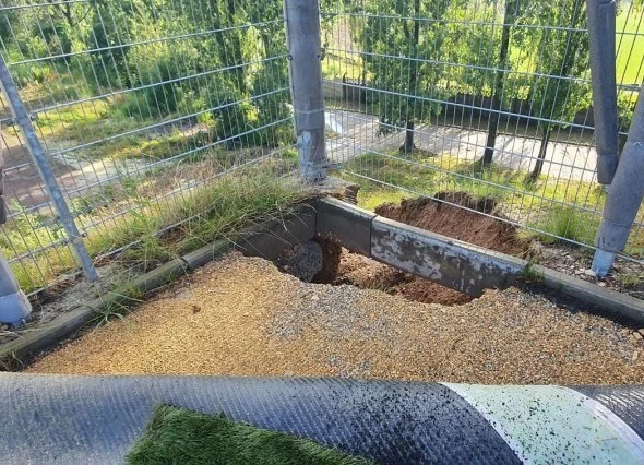 Obsunęła się skarpa wadliwie wykonanego boiska przy ul. Piłkarskiej