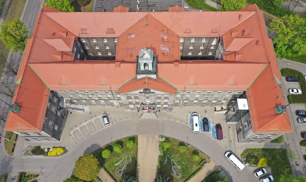 Rozpoczyna się remont wieżyczki budynku Urzędu Miejskiego. Będą utrudnienia na parkingu
