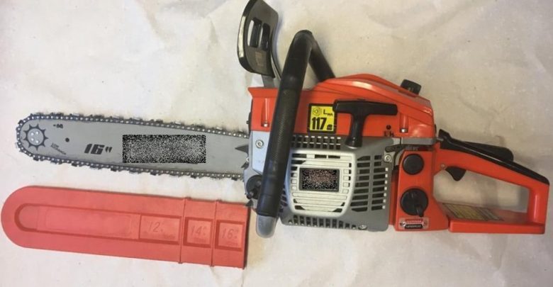 Próbował zaatakować policjantów piłą mechaniczną. Grozi mu 10 lat więzienia