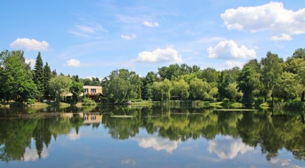 Kolejne zmiany w Kazimierzu: oczyszczony zbiornik, tężnia, park linowy i trampoliny