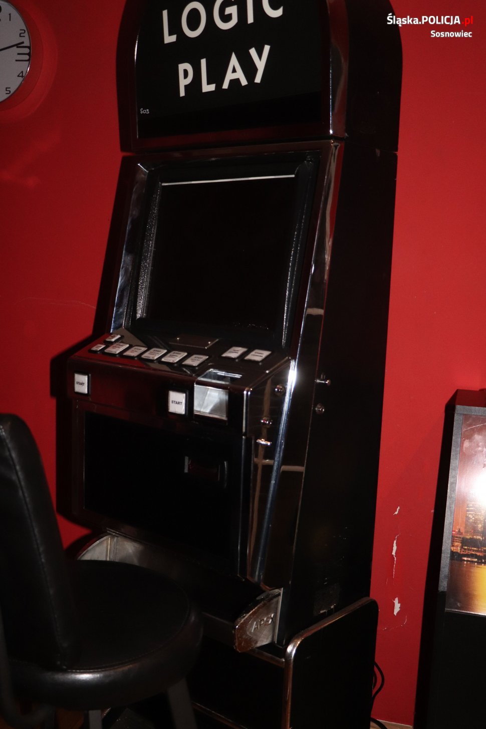 Interweniowali w sprawie włamania... Natrafili na nielegalnie działające automaty do gry!