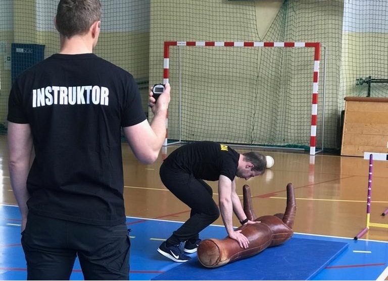 Sprawdź się na policyjnym torze przeszkód, który czeka kandydatów do służby w Policji