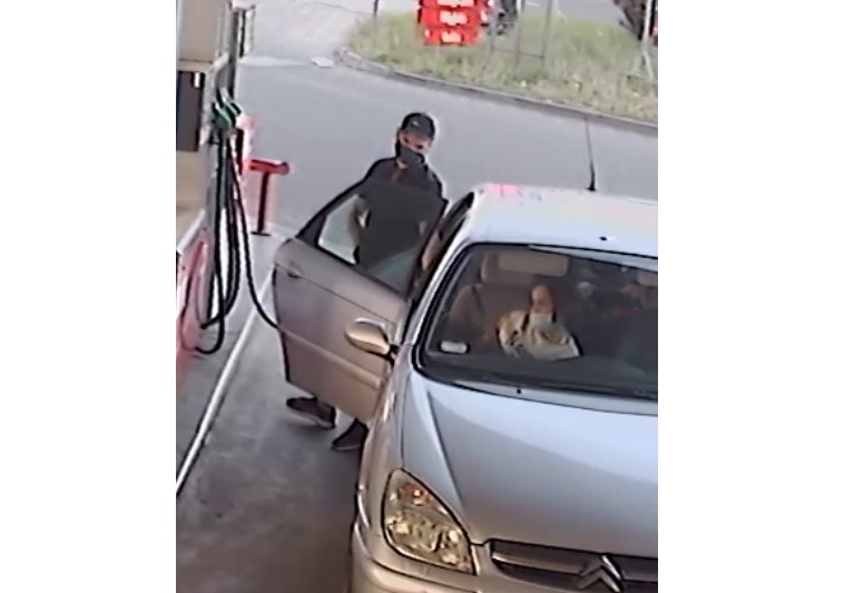 Rozpoznajesz ich? Te osoby są podejrzane o kradzież prawie 160 litrów paliwa!