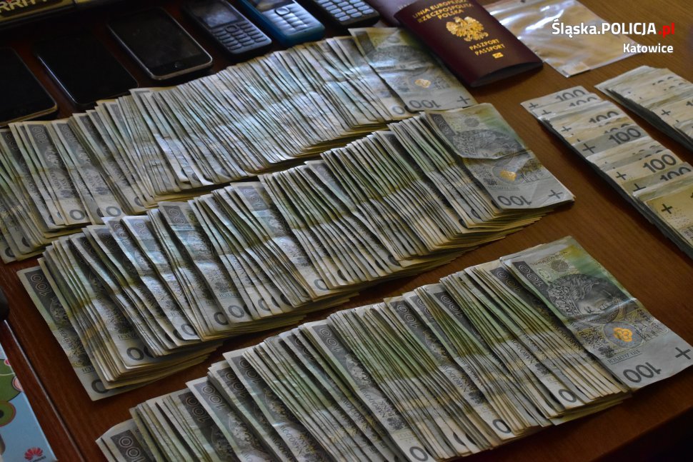 Katowiccy policjanci rozbili zorganizowaną grupę przestępczą oszukującą firmy