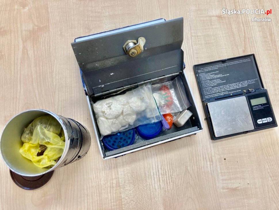 Zaczęło się od kontroli drogowej. 33-latek miał przy sobie i w mieszkaniu narkotyki