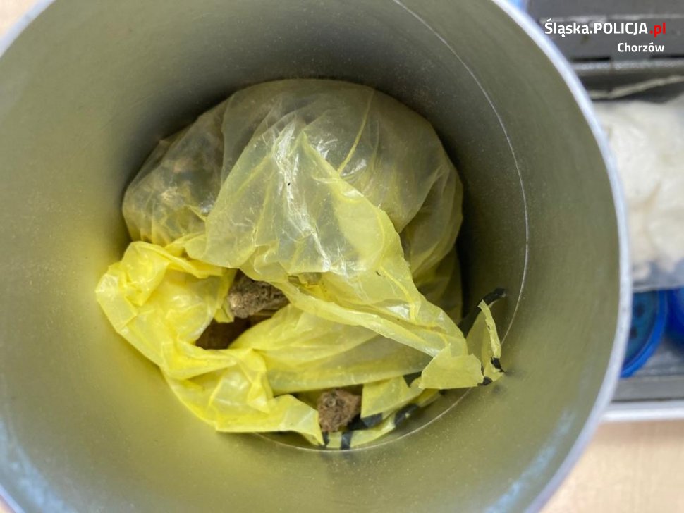 Zaczęło się od kontroli drogowej. 33-latek miał przy sobie i w mieszkaniu narkotyki