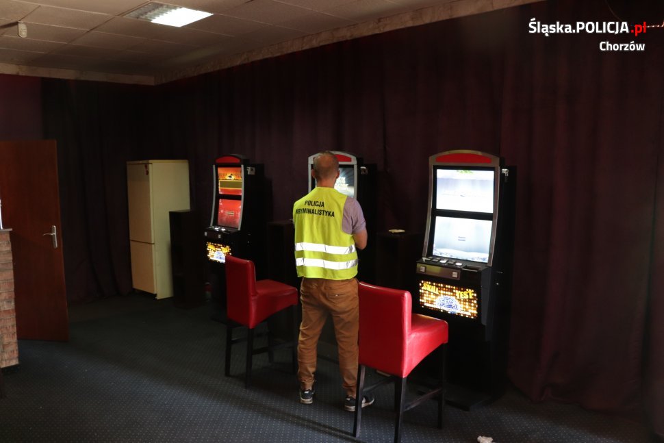 W zamkniętym wcześniej salonie gier policjanci ponownie zabezpieczyli nielegalne automaty