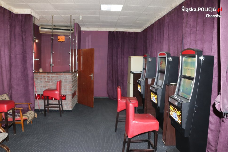 W zamkniętym wcześniej salonie gier policjanci ponownie zabezpieczyli nielegalne automaty
