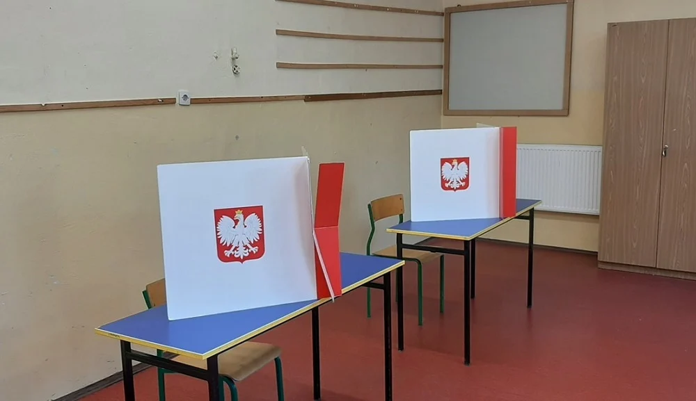 Druga tura wyborów prezydenckich 2020. Polacy ruszyli do urn