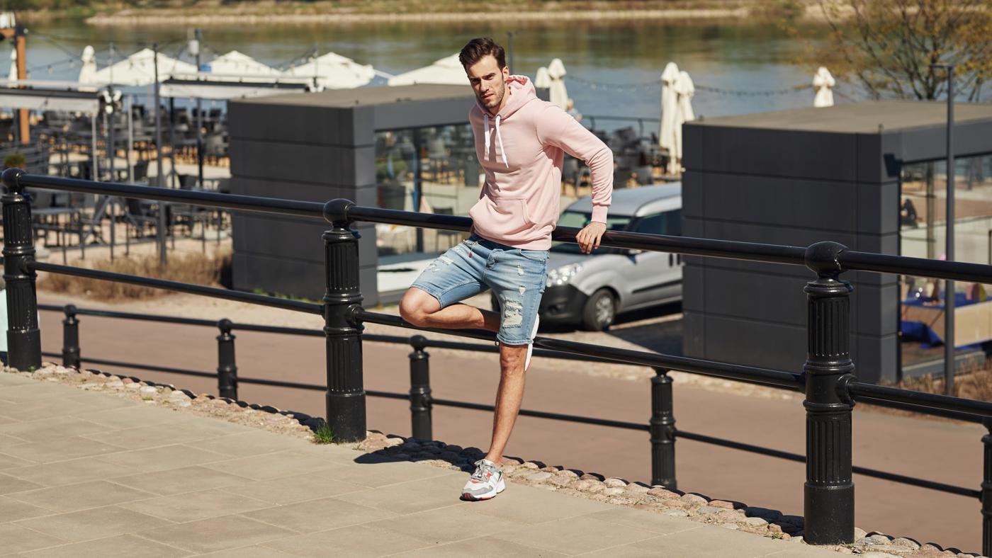 Dobrze dopasuj spodenki jeansowe do swojej sylwetki