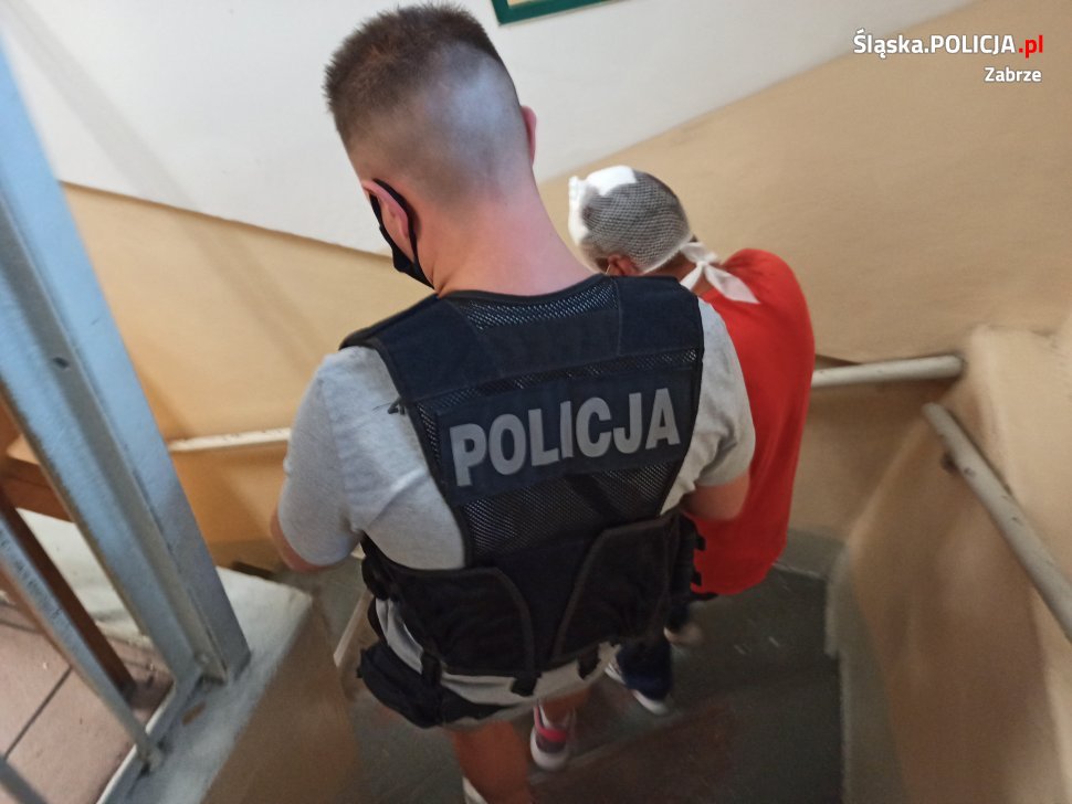 40-latek zaatakował kluczem francuskim policjanta i mierzył do niego z pistoletu gazowego!