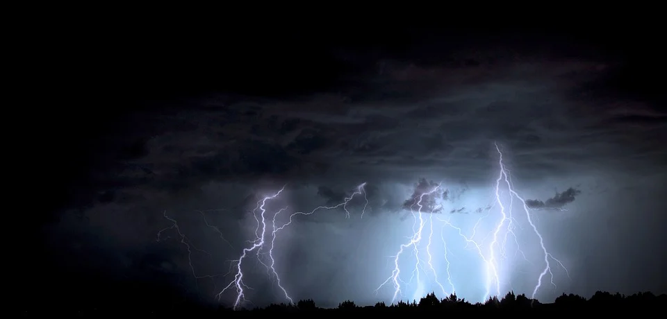 Instytut Meteorologii i Gospodarki Wodnej ostrzega przed burzami z gradem