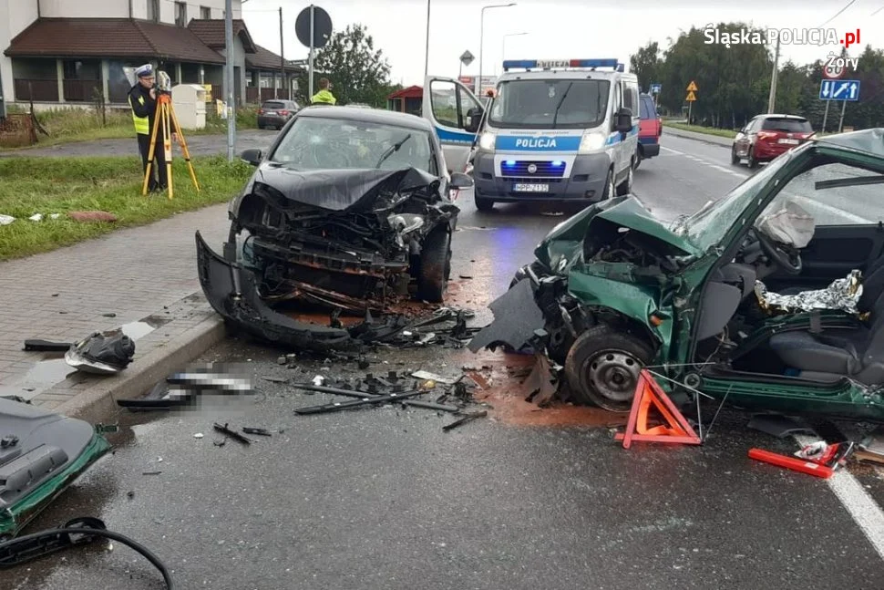 "Czołówka" na Pszczyńskiej, ucierpiały 4 osoby dorosłe i dziecko!