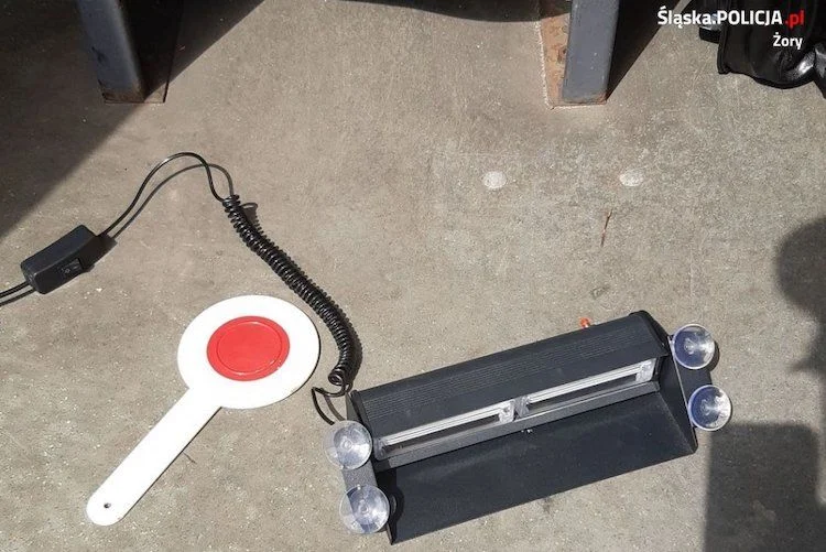 Zatrzymał Was fałszywy policjant? Skontaktuj się z Policją!