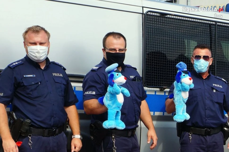 Wakacyjna wizyta policjantów w żorskim żłobku