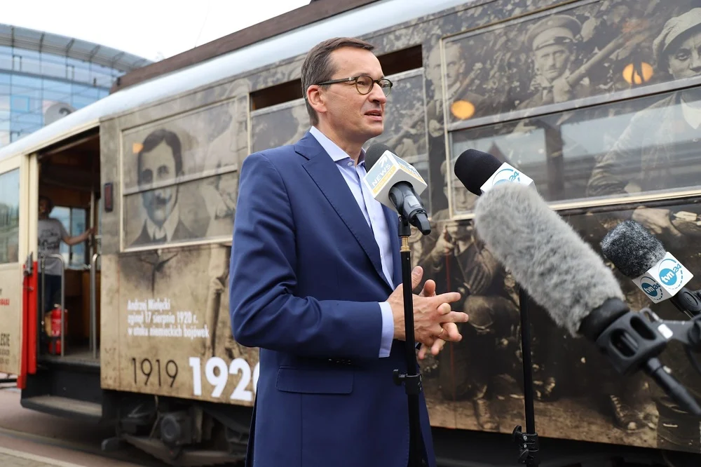 Mateusz Morawiecki odbył podróż w "tramwaju powstańczym"