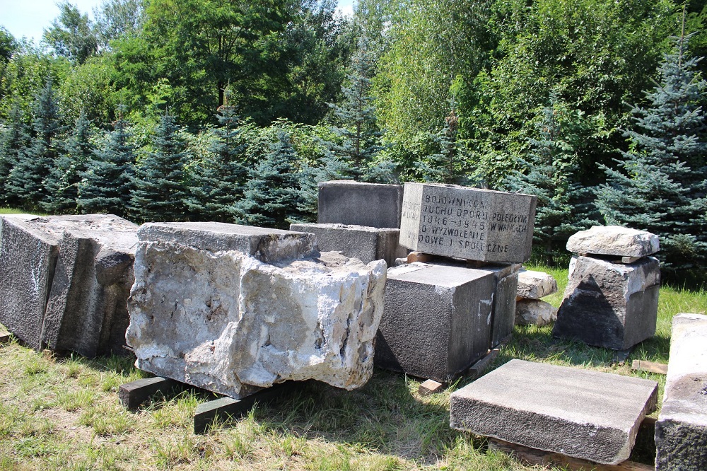 Pomnik z Jaworzna przybył do rudzkiego Muzeum PRL-u!