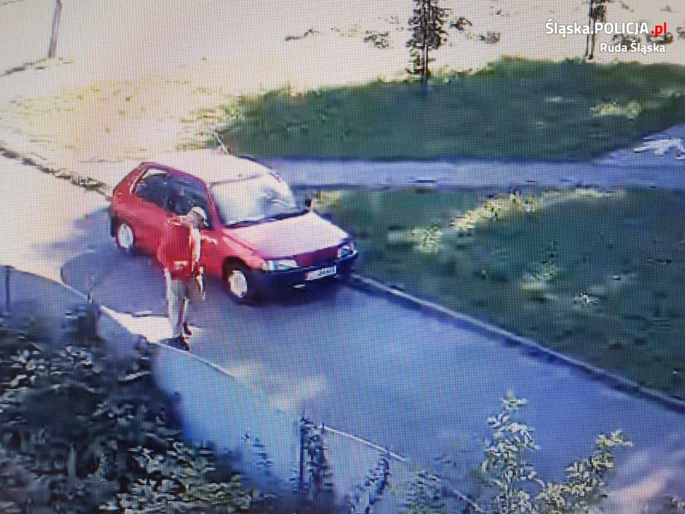 Ten mężczyzna podejrzany jest o kradzież z włamaniem do samochodu. Rozpoznajesz go?