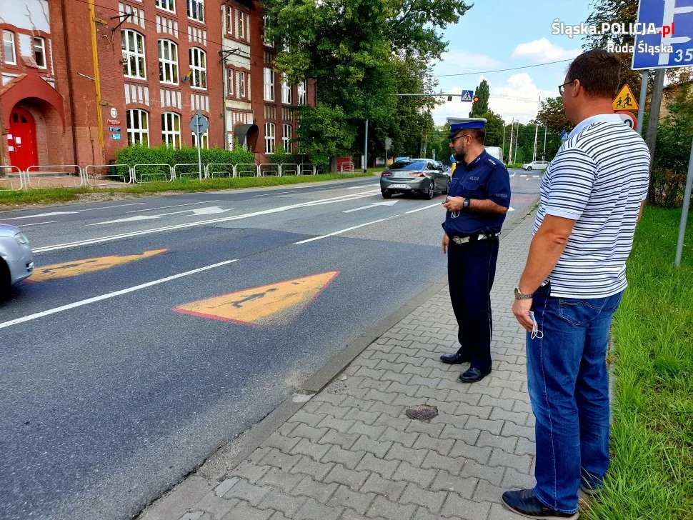 Policjanci z rudzkiej drogówki kontrolowali oznakowania dróg przy szkołach