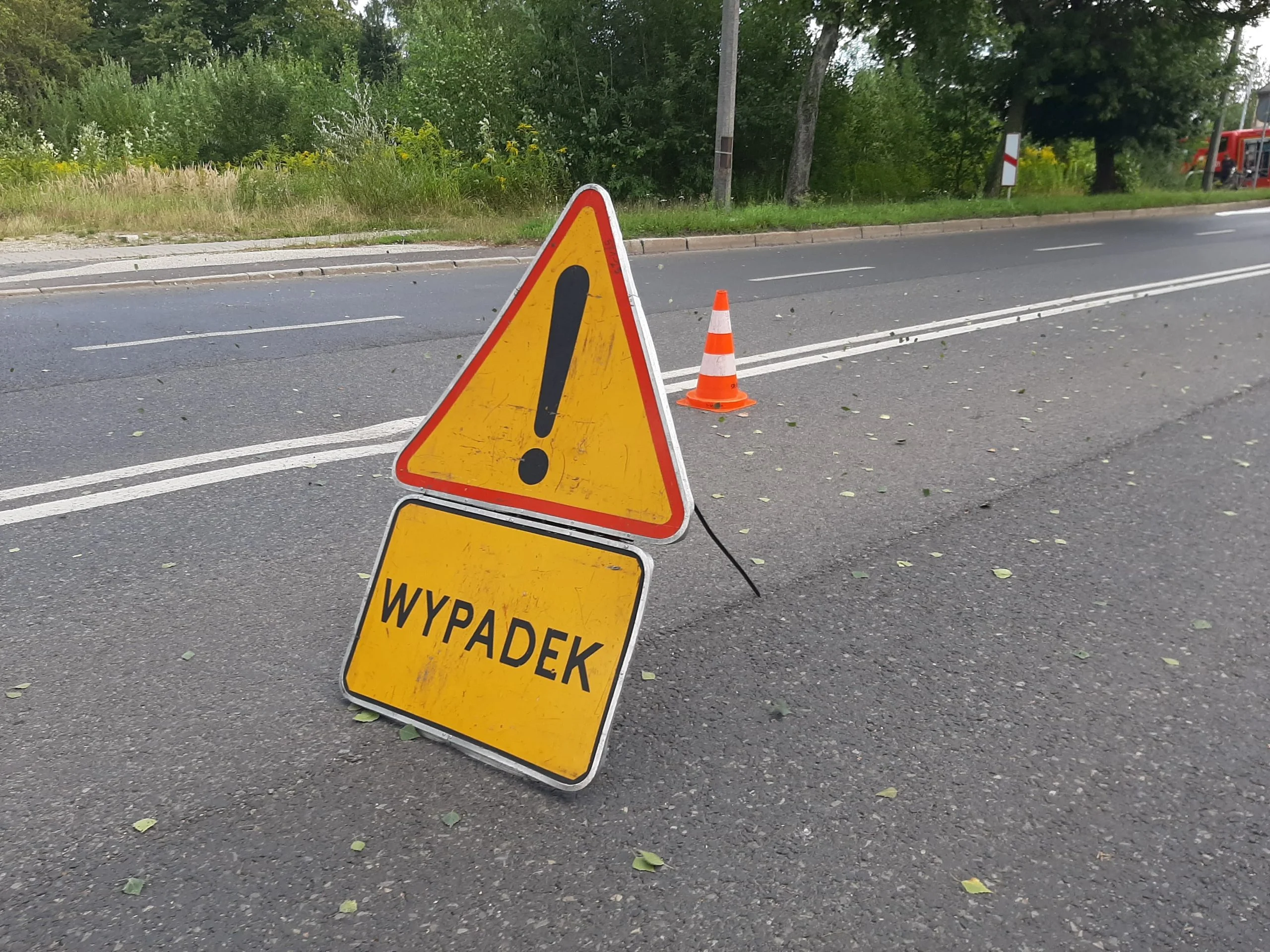 Wirek: Kolizja dwóch samochodów i potrącenie rowerzysty