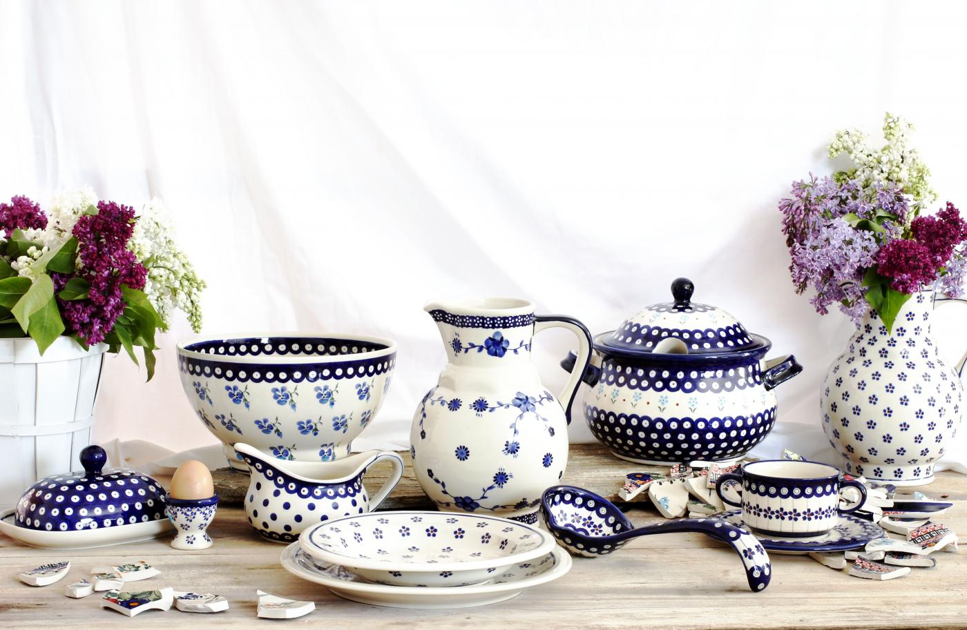 Jak powstaje Ceramika Bolesławiec? Tajniki ręcznej produkcji naczyń