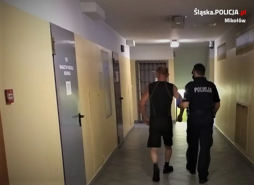 Groził pracownikowi ochrony sklepu. Właśnie usłyszał zarzuty
